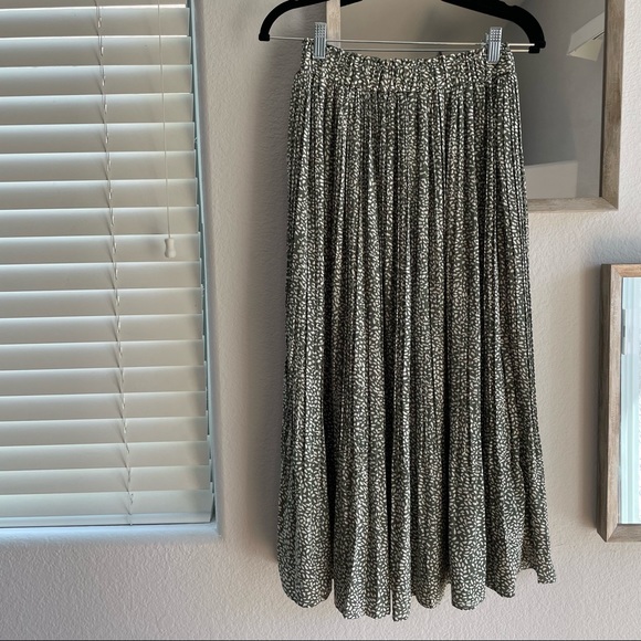 🎉HP🎉 ✨NEW Pleated Polka Dot Midi Skirt w/ Pockets - Boho Chic Style🌿 - Picture 6 of 15